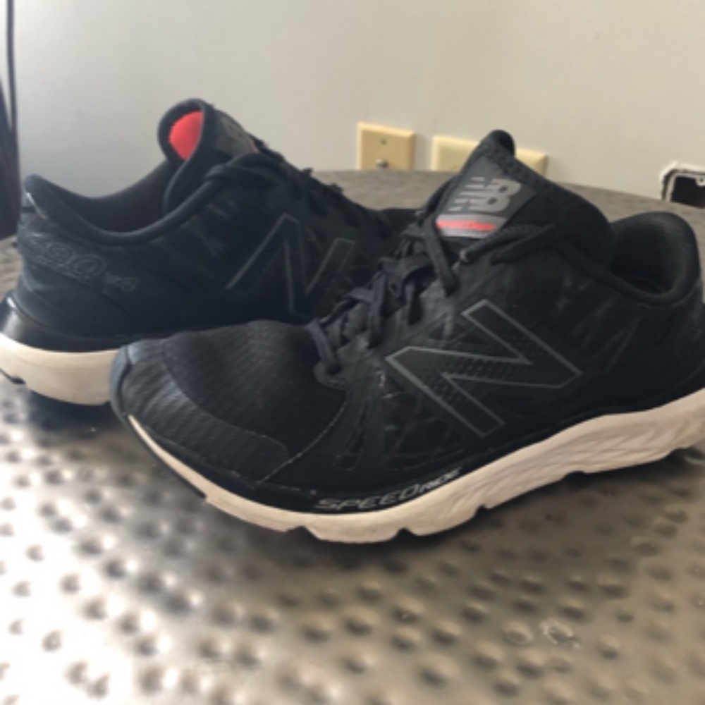 ** final reduction ** firm - New Balance 690v4 Men's size 8 tennis shoe